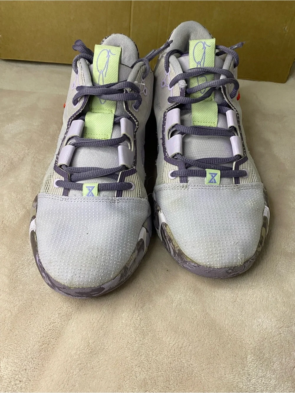 Nike mens Athletic Sneakers in Lavender and Lime Accent size 8.5